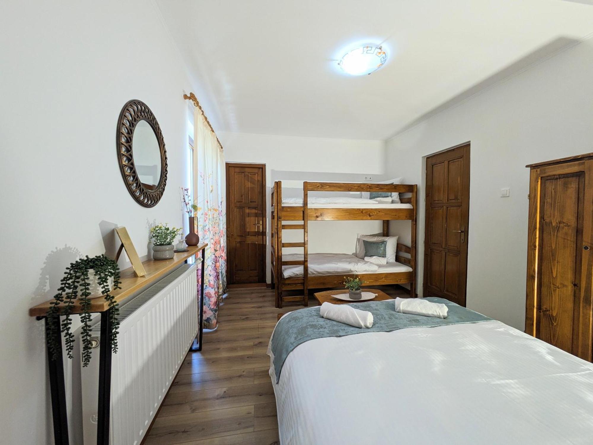 Pallos Apartments Совата Екстер'єр фото